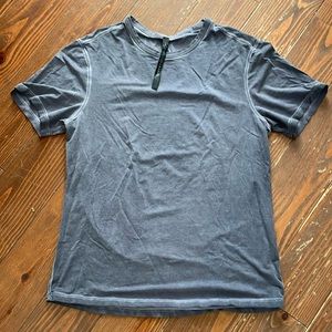 Men’s Lululemon t shirt